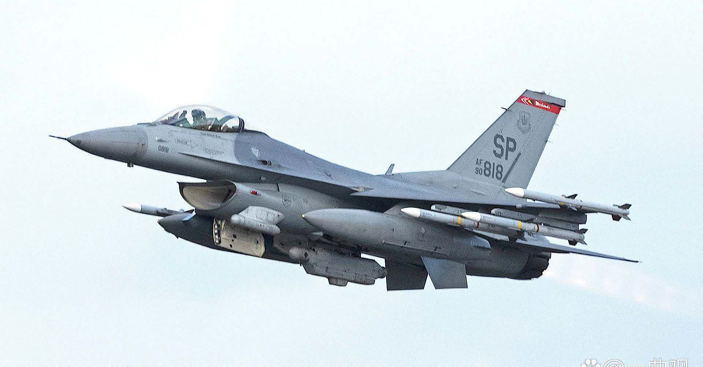 美国将为乌克兰F-16战机配备先进武器，深化军援与战略考量，美国深化军援，为乌克兰F-16战机配备先进武器，战略考量背后显露出更多意图