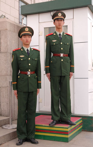 武警最新礼服图片展示，时代风貌与荣耀象征，武警最新礼服展示时代风貌与荣耀的象征