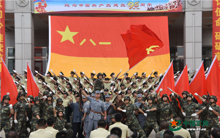 中国人民解放军军旗的图片，荣耀与力量的象征，中国人民解放军军旗，荣耀与力量的永恒象征