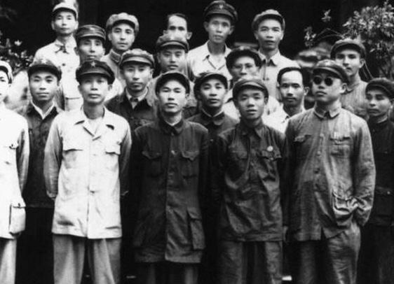 强渡琼州海峡的作战方式，琼州海峡作战策略解析，强渡战术揭秘