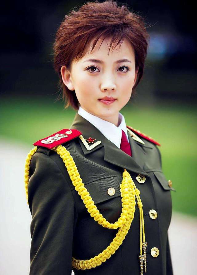 中国女兵最美照片集锦，坚韧与柔美的独特魅力，中国女兵坚韧与柔美魅力照片集锦，展现最美风采