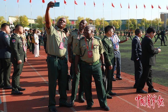 中国人民武装警察部队特种警察学院培养出的学员，公务员的身份与特种警察的使命，中国人民武装警察部队特种警察学院，公务员使命与特种精英培养之路