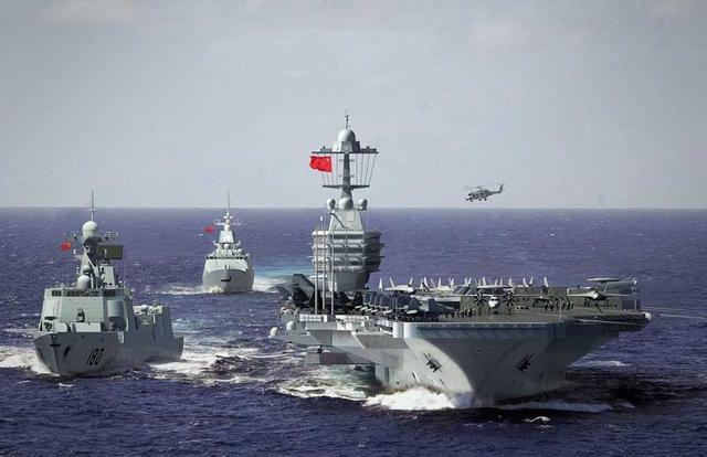 大连造船厂航母下水，里程碑式的事件与中国海军的崛起，大连造船厂航母下水，中国海军崛起的里程碑事件