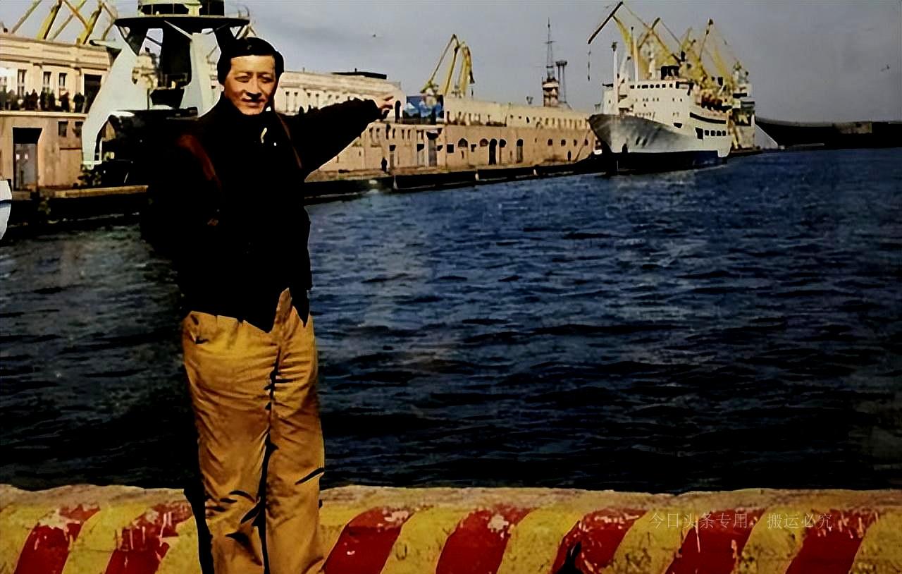瓦良格号，一位爱国者的慷慨赠礼，献给祖国的深情厚意，瓦良格号，爱国者的深情赠礼，献给祖国的荣耀时刻