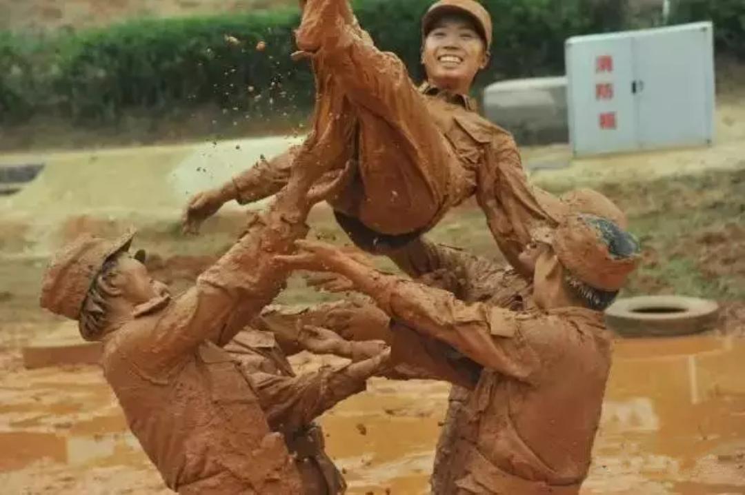 中国武警女子特战队，铁血柔情铸军魂，中国武警女子特战队，铁血柔情铸就军魂荣耀