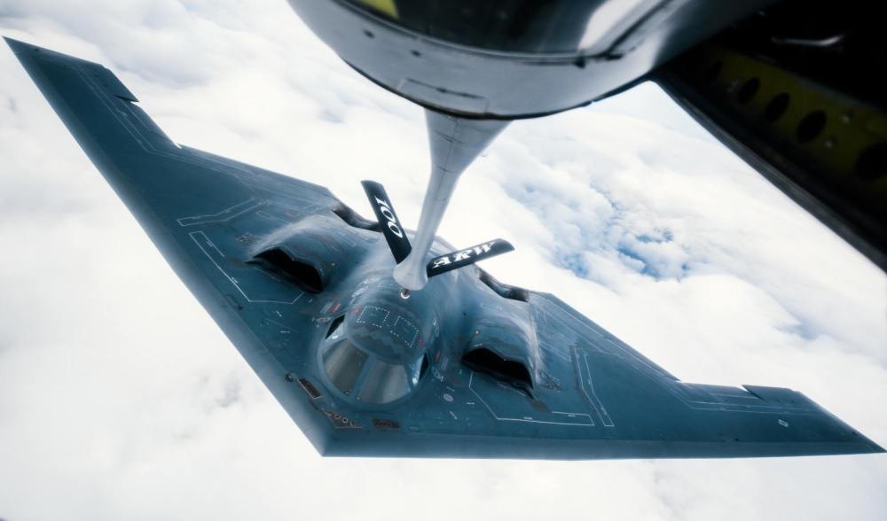 B-2隐形战斗轰炸机，空中巨翼的传奇，B-2隐形战斗轰炸机，空中巨翼的传奇之旅