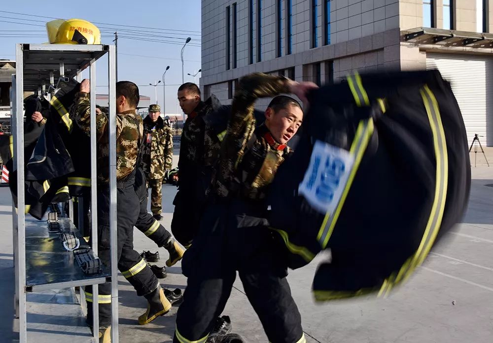 内蒙乌海消防老兵与新兵之间的挑战与融合，内蒙乌海消防新兵老兵间的挑战与融合之道