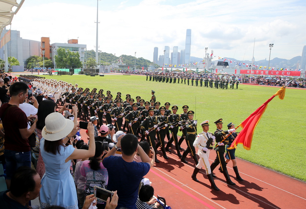 驻港三军仪仗队进场完整视频，展现荣耀与力量的庄严仪式，驻港三军仪仗队庄严仪式，荣耀与力量的展现