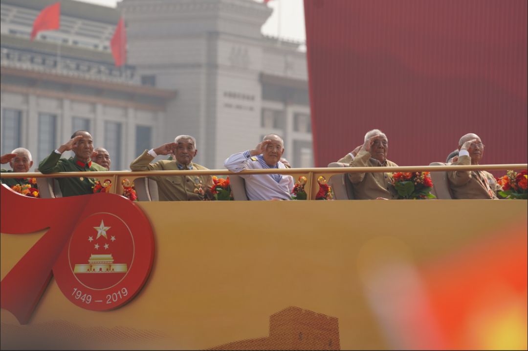 感动瞬间，70年国庆大阅兵中的辉煌与荣耀，感动瞬间，国庆大阅兵中的辉煌与荣耀