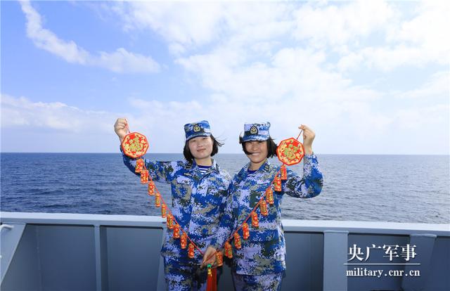 昆仑山舰的新春祝福——海上的拜年，昆仑山舰新春祝福，海上温馨拜年