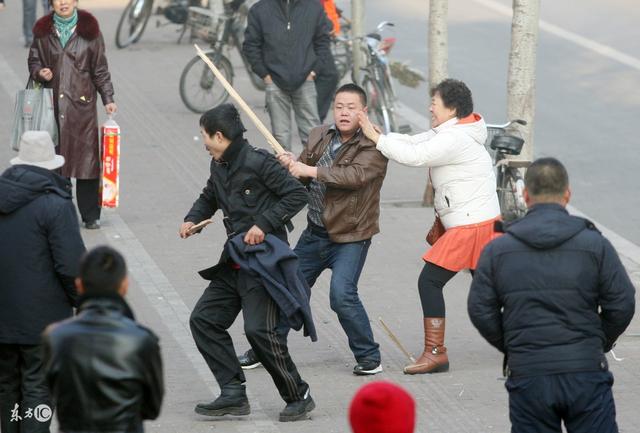 武警打架厉害吗？解析武警部队的纪律与行为准则，武警部队的纪律与行为准则，解析打架现象的应对与处理之道