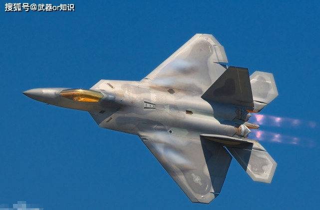 歼20与F22，空中霸主之争，谁将更胜一筹？，歼20与F22，空中霸主之争，谁主沉浮？