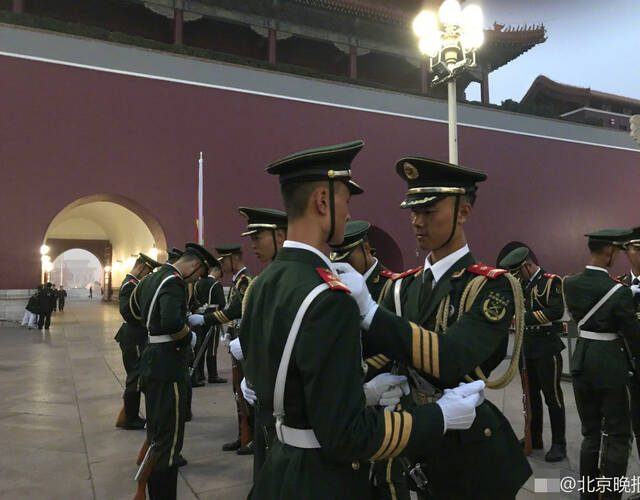 国旗护卫队最新图片，荣耀与责任的象征，国旗护卫队风采，荣耀与责任的象征图片展示