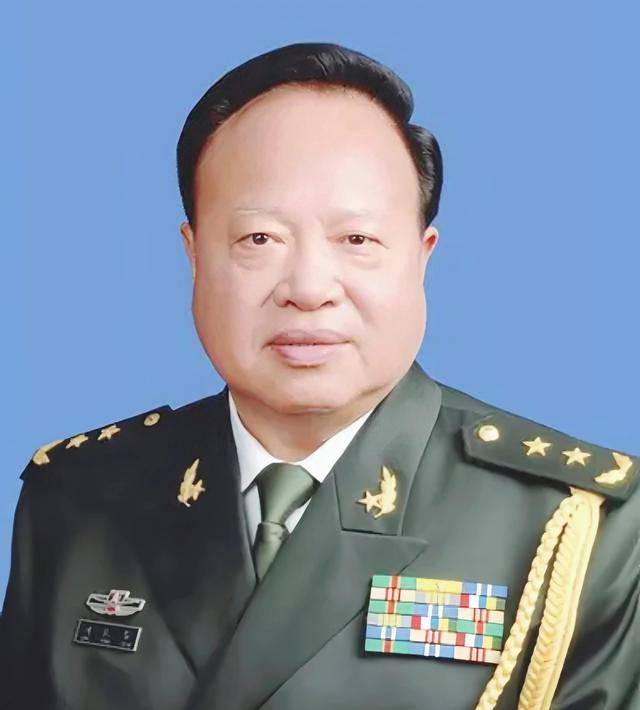 中将与上将的区别，层级、职责与军事指挥艺术，中将与上将，层级差异、职责分配与军事指挥艺术对比