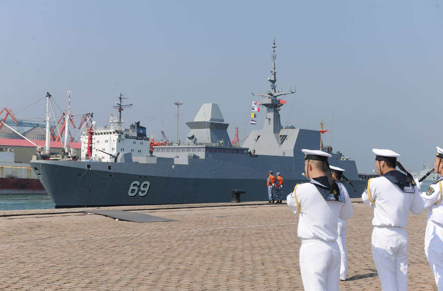新里程碑，我国海军战舰986舰正式入列，我国海军战舰986舰正式入列，新里程碑的诞生