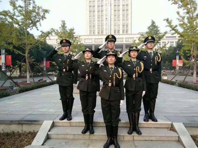 中国女兵穿的鞋，时尚与力量的完美结合，中国女兵鞋履，时尚与力量的完美融合