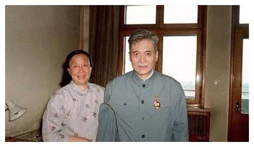 邓稼先的故事,女儿眼中的英雄父亲,邓稼先,女儿心中的英雄父亲传奇