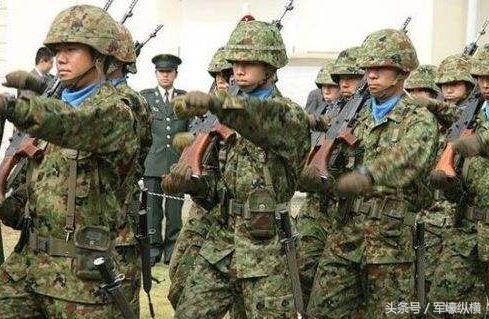 日本军人与中国军人的对比，孰强孰弱？，日本军人与中国军人的对比，孰强孰弱？深度解析两军实力差异。