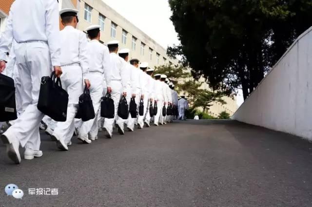 军校与国防生毕业，区别与对比，军校与国防生毕业，差异对比及解析