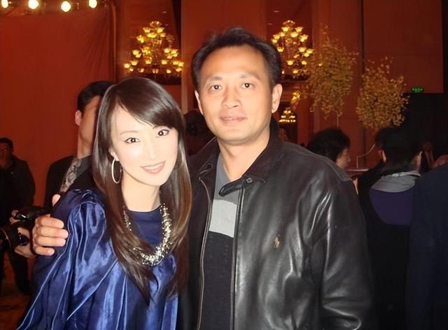 丁志诚与他的第一任妻子，爱情与人生的交织，丁志诚的第一任妻子，爱情与人生的交织故事