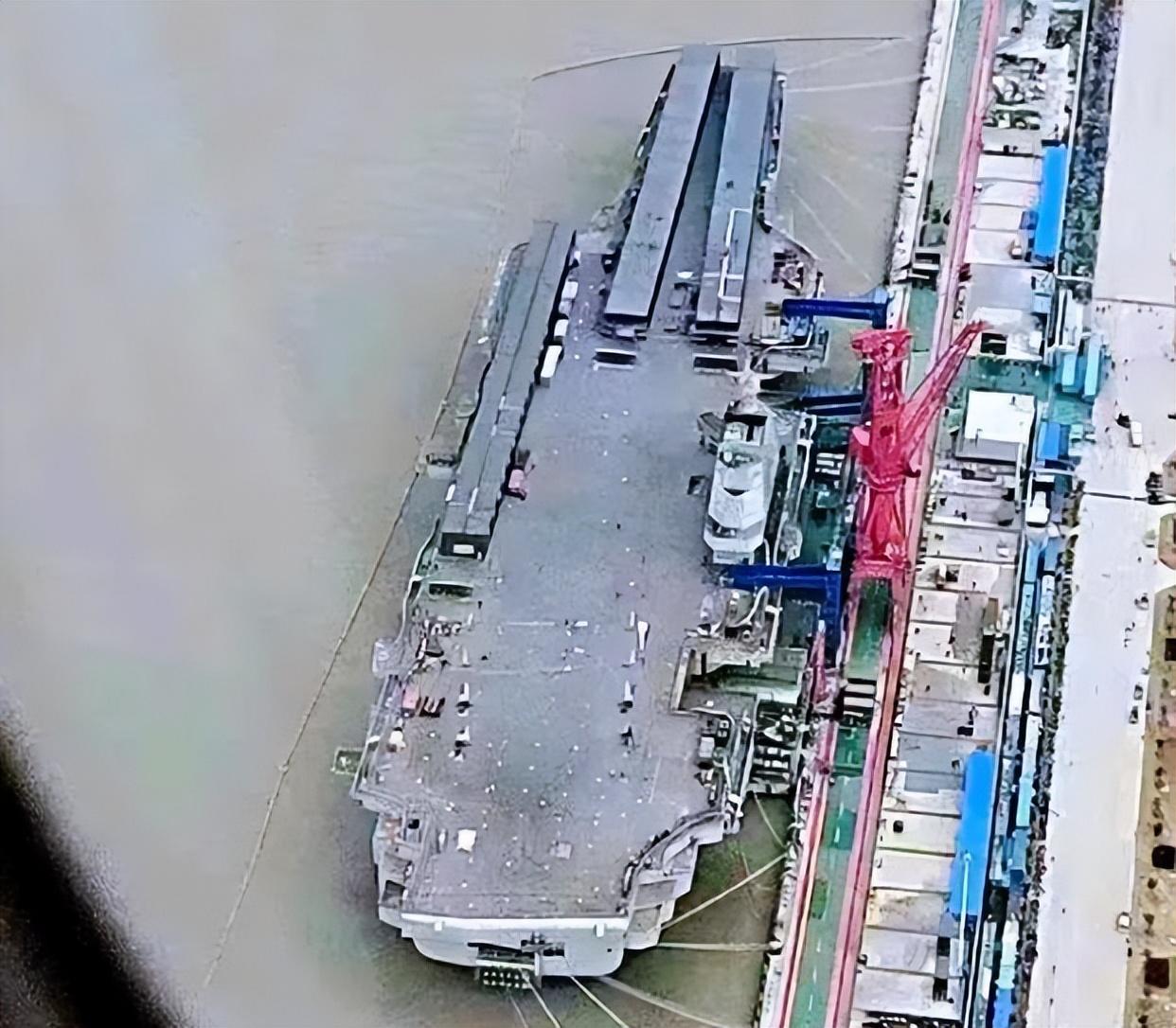 福建舰，常规动力下的壮丽巨舰，福建舰，常规动力下的巨舰风采