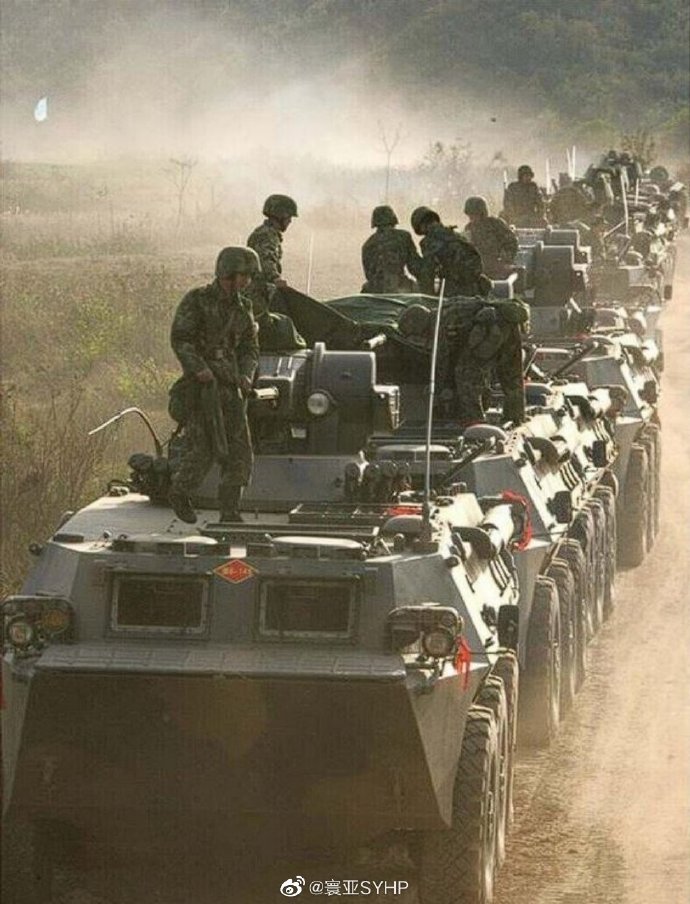 韩国阅兵出现中国装甲车，解读背后的深层含义，韩国阅兵展现中国装甲车身影，背后深层意义解读