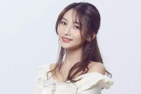 央视七套媒体观察员叶知秋简介，央视七套媒体观察员叶知秋个人简介