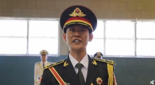 现任仪仗队执行队长，荣耀与责任的承载者，现任仪仗队执行队长，荣耀承载与责任担当