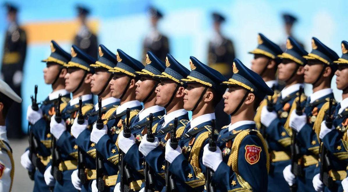 解放军参加俄罗斯阅兵与喀秋莎的壮丽交响，解放军参加俄罗斯阅兵，与喀秋莎的交响乐章