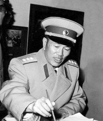 中国人民志愿军，司令员兼政治委员的同志率领下的英勇斗争，中国人民志愿军在司令员兼政治委员率领下的英勇斗争历程