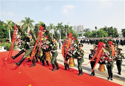 铭记英雄