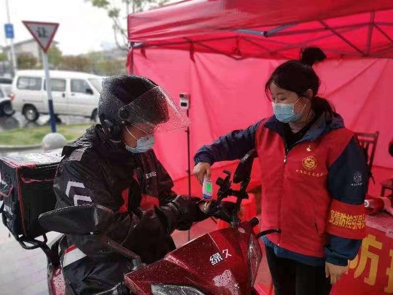 中国女兵在越南北湖，直面挑战，寻找真相的肺炎探索之旅，中国女兵越南北湖肺炎探索之旅，直面挑战，探寻真相