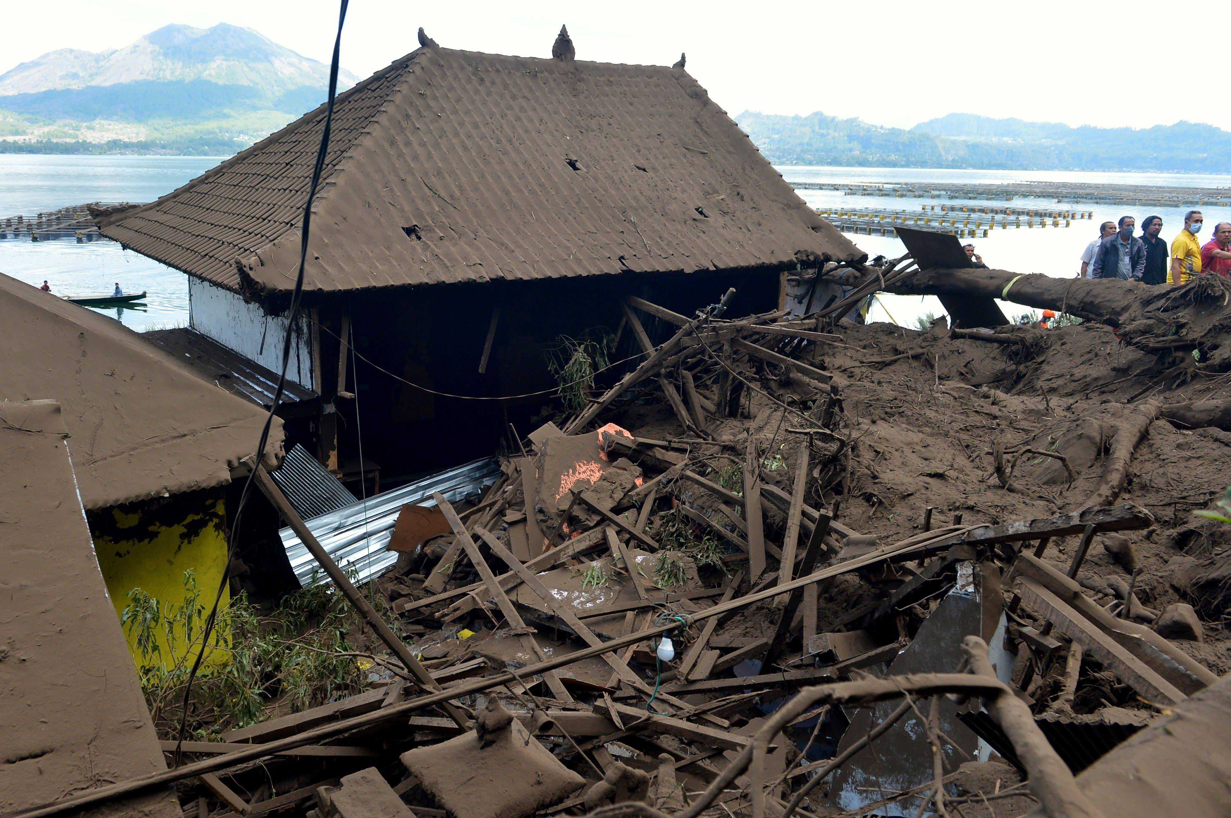 印尼地震已致44人死亡，灾难背后的故事与挑战，印尼地震造成重大伤亡，灾难背后的挑战与故事