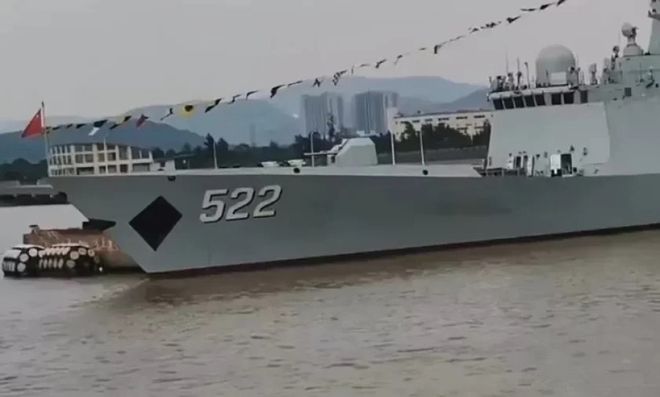 中国海军新力量，054A系列新舰的服役，中国海军新力量崛起，054A系列新舰的荣耀服役