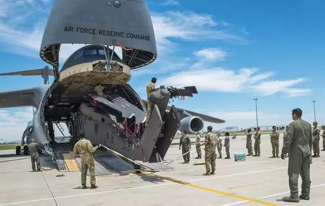 C130运输机货舱尺寸及其在空中物流领域的应用，C130运输机货舱尺寸及空中物流应用探究