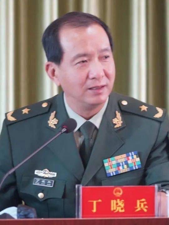 丁晓军将军的伴侣,一位值得尊敬的女性,丁晓军将军的伴侣,一位令人敬佩的女性