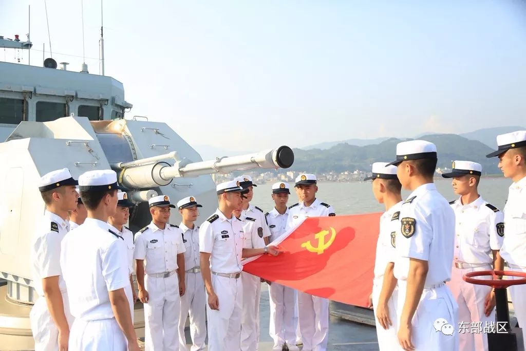 泉州舰舰长的身份揭秘,泉州舰舰长身份揭秘,揭秘海军英雄背后的故事