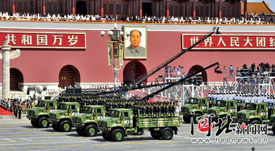 白求恩医疗方队的女兵们，勇往直前的医疗使者，白求恩医疗方队女兵，勇往直前的医疗使者