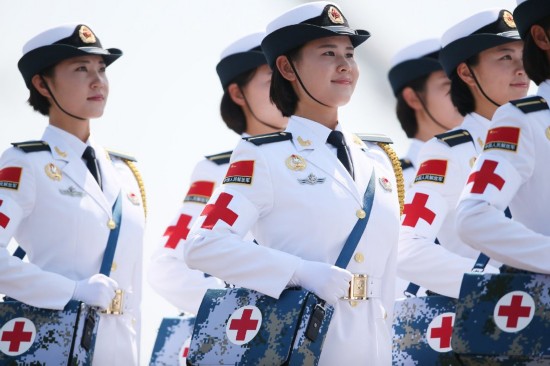 白求恩医疗方队的女兵们,勇往直前的医疗使者,白求恩医疗方队女兵,勇往直前的医疗使者