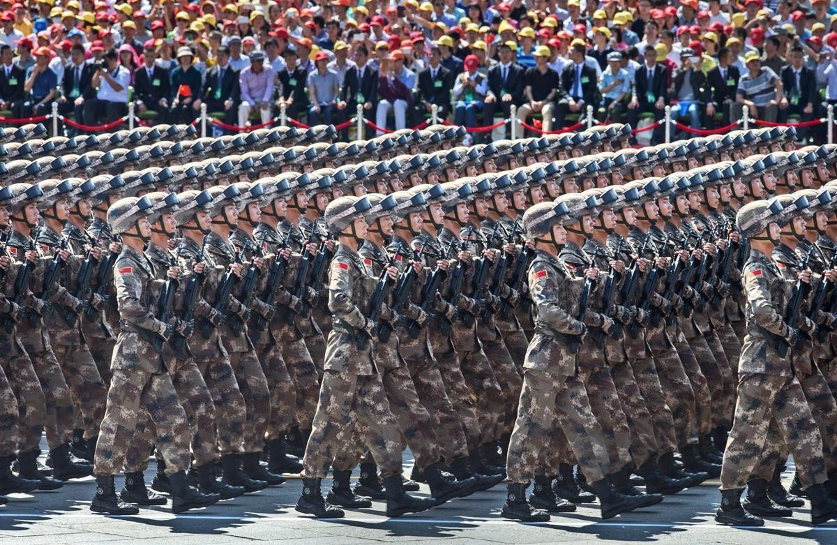 阅兵方阵都是由现役军人组成的吗？解析阅兵参与人员的多元构成，阅兵参与人员的多元构成解析，现役军人是否独揽方阵？
