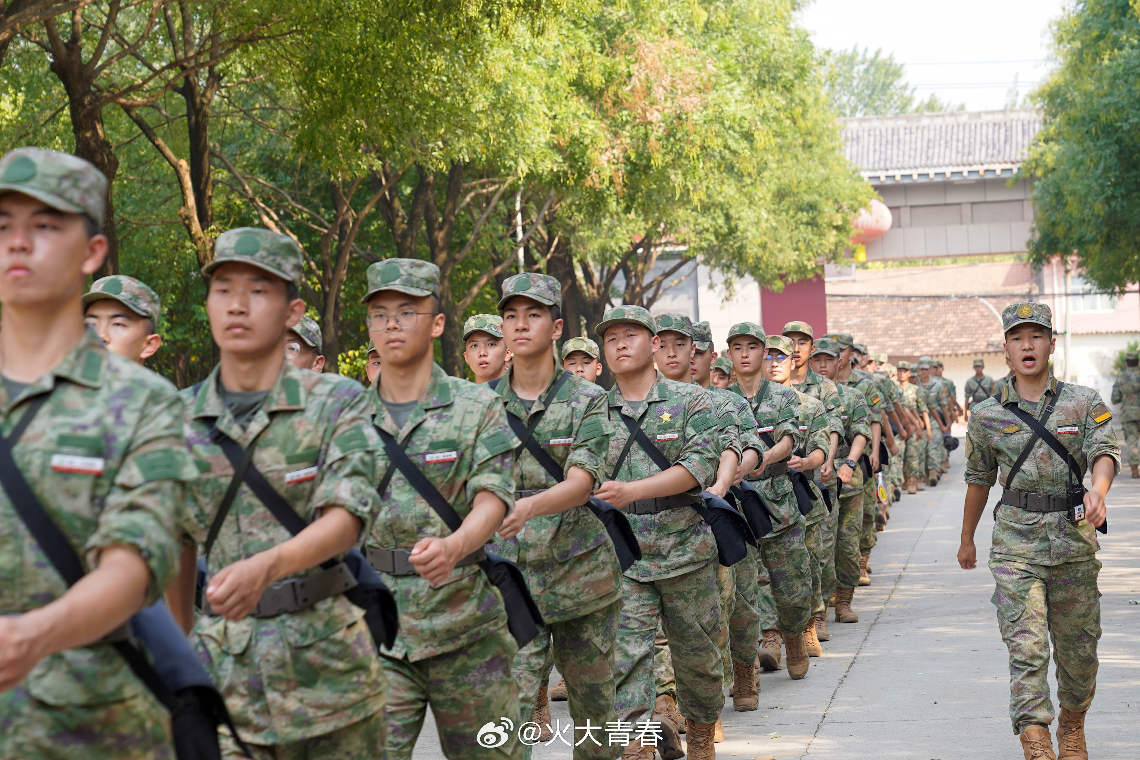 老兵训练遇见新兵拉练,传承与启发的力量,老兵新兵交汇传承启发的力量,训练拉练中的传承与创新