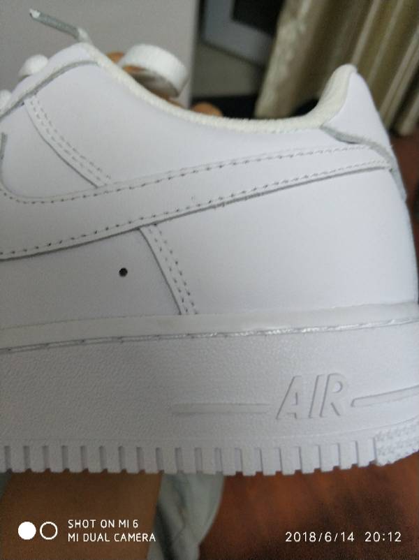 如何辨别空军一号真假,空军一号真假辨别指南