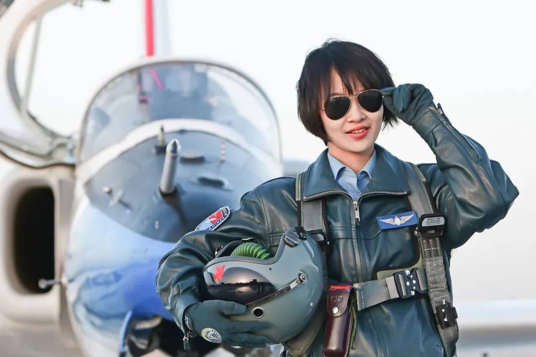 第十三批女飞行学员,展翅高飞的新时代女性力量,新时代女性力量,第十三批女飞行学员展翅高飞