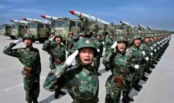 解放军出来了，新时代的使命与担当，解放军担当新时代的使命与担当