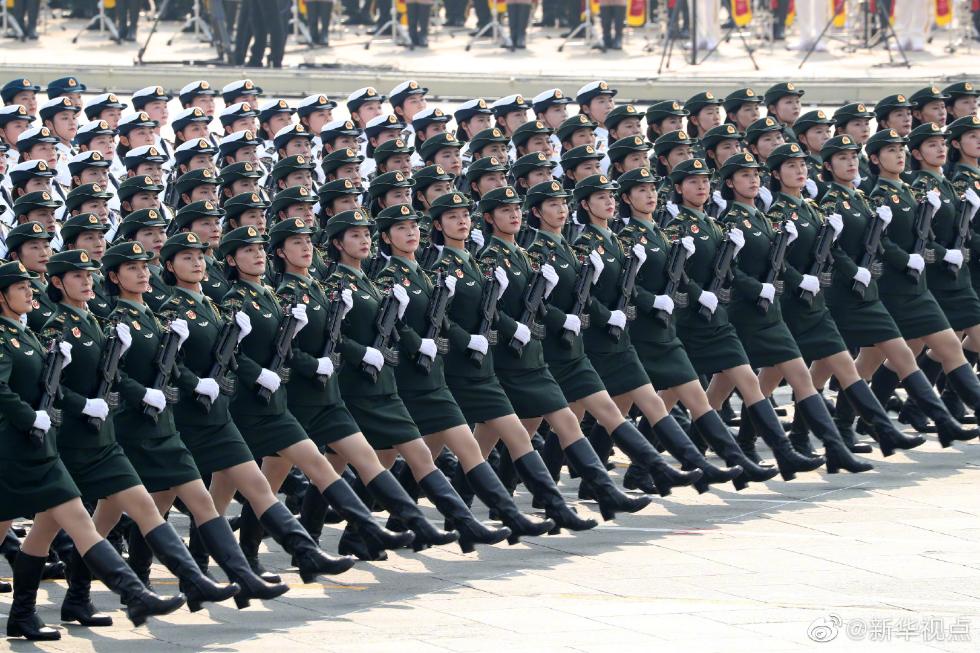 阅兵方阵中的璀璨明珠，女兵的风采，阅兵方阵中的璀璨明珠，女兵风采展露无遗