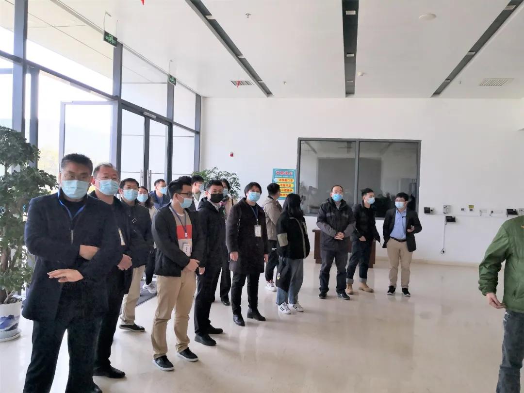 教练机与L-15猎鹰,飞行训练的卓越伙伴,教练机与L-15猎鹰,飞行训练的卓越搭档