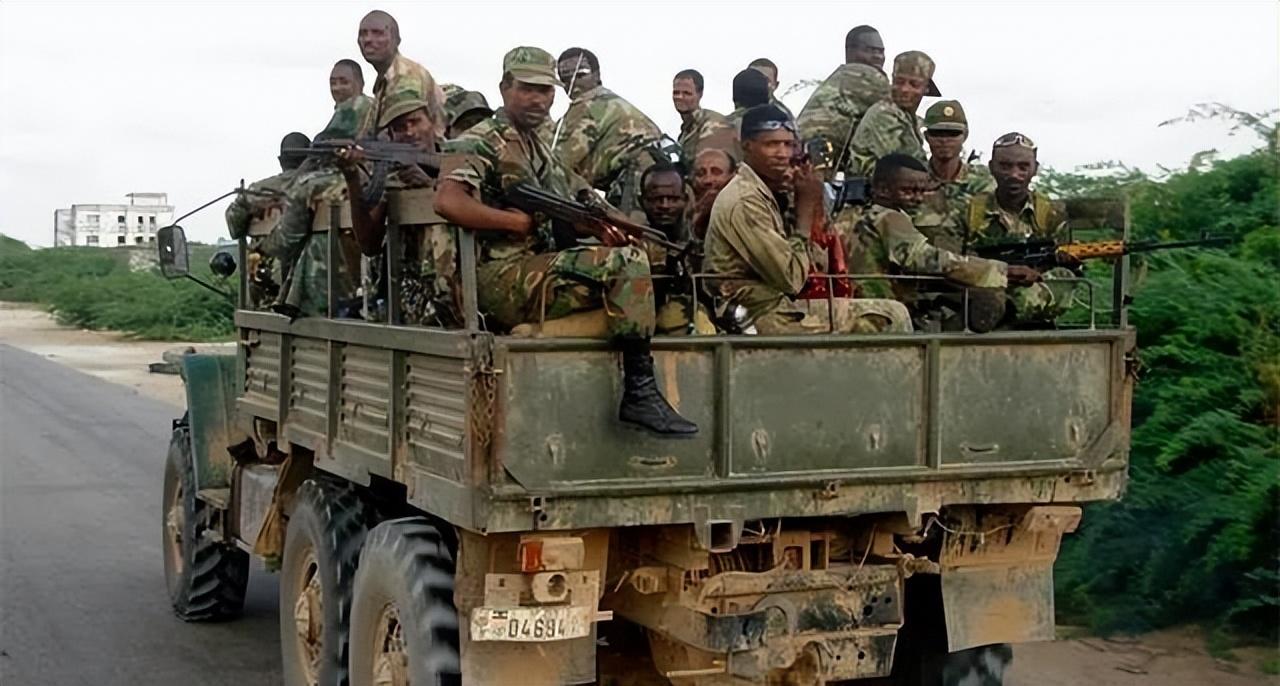 中国歼击机-2照片,揭示强大战斗力的背后故事,中国歼击机-2强大战斗力背后的故事揭秘照片欣赏