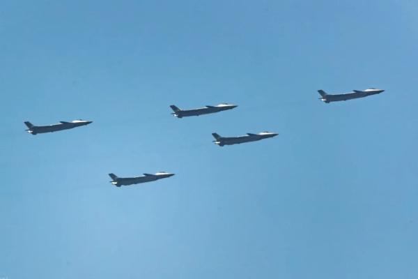 中国歼击机-2照片,揭示强大战斗力的背后故事,中国歼击机-2强大战斗力背后的故事揭秘照片欣赏