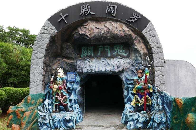 台湾海峡军舰照明灯，守护安宁的夜间灯塔，台湾海峡军舰照明灯，守护安宁的夜间灯塔之光