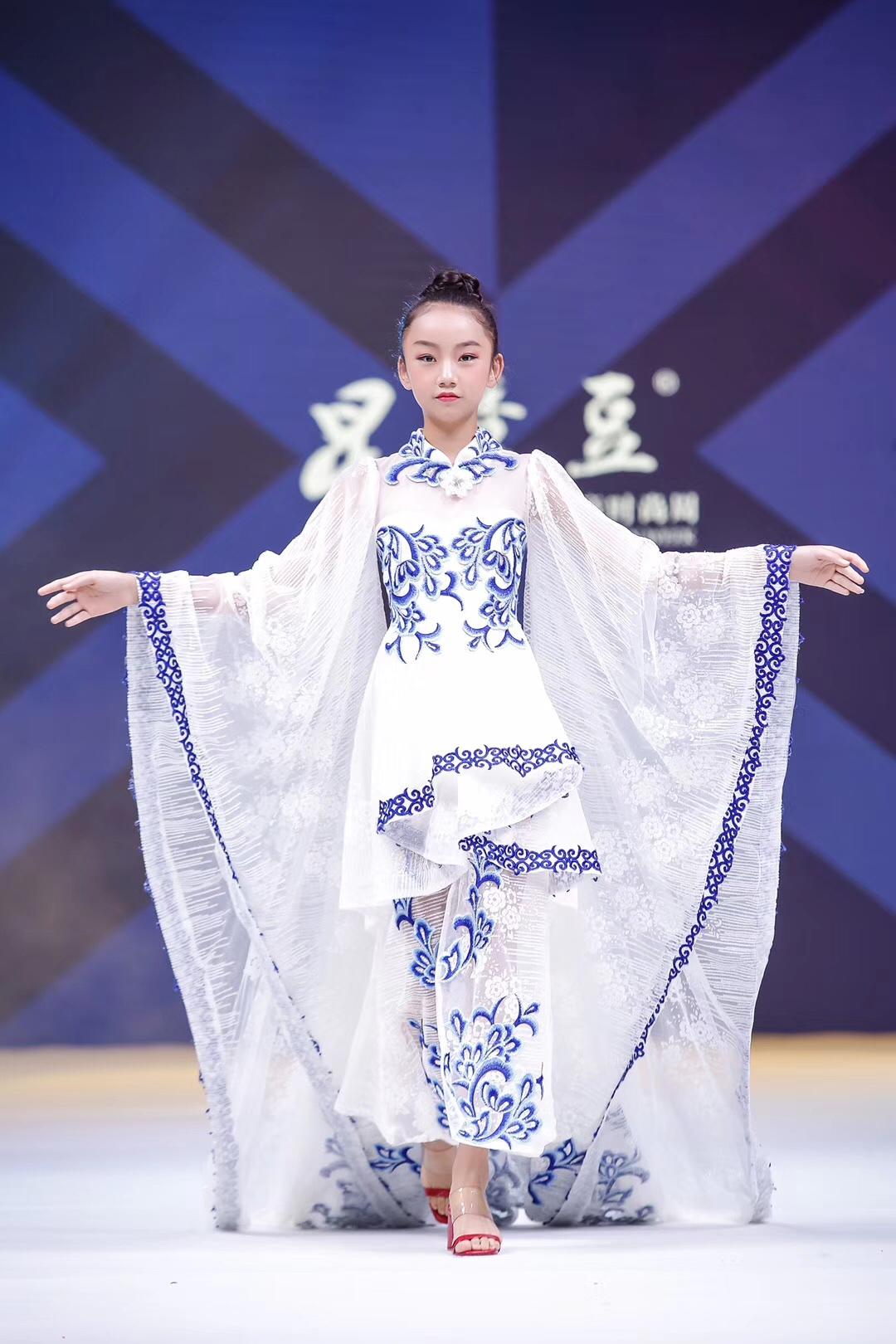 昆明舰全长，揭示中国海军新一代战舰的雄伟身姿，昆明舰揭秘，中国海军新一代战舰的壮丽风采